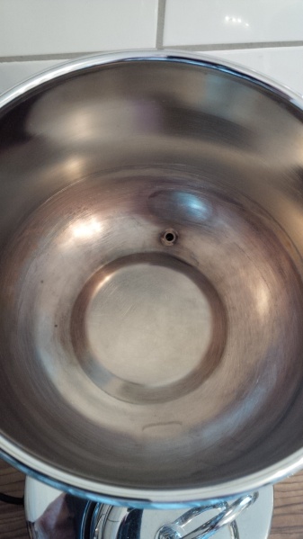 Datei:20150225 Entfaerbung neuer Wassertank.jpg