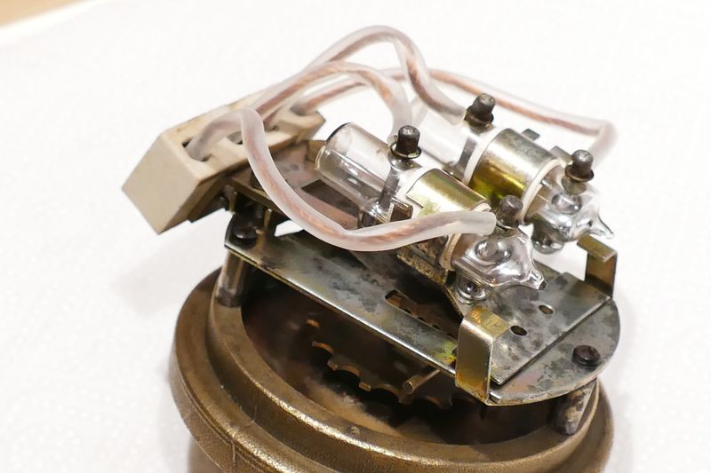 Datei:Quecksilber-Pressostat offen 2.jpg