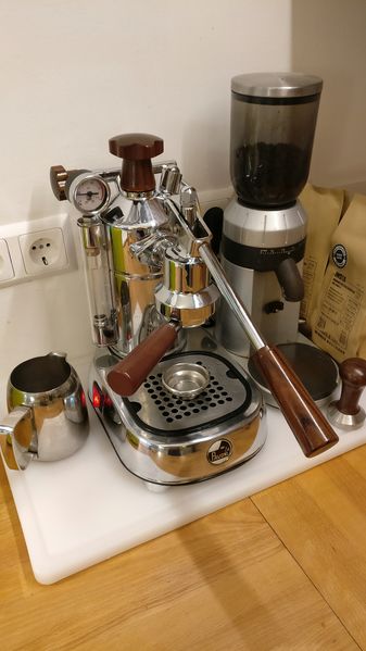 Datei:La Pavoni Professional Kaffee-Ecke.jpg