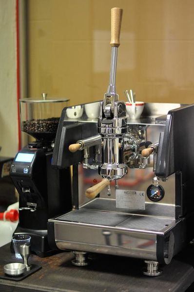 Datei:La pavoni pub 1 El.jpeg