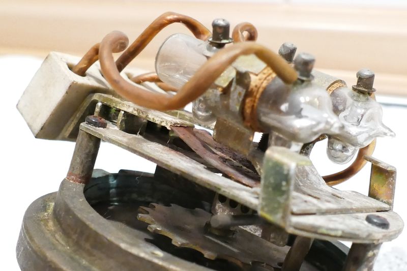 Datei:Quecksilber-Pressostat Details 1.jpg