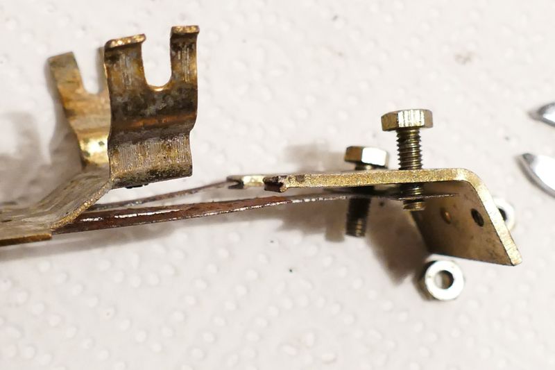 Datei:Quecksilber-Pressostat Wippe mit entspannter Federzunge.jpg