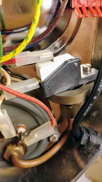 Datei:13-La Pavoni Professional Lusso 1996 Pressostat.jpg