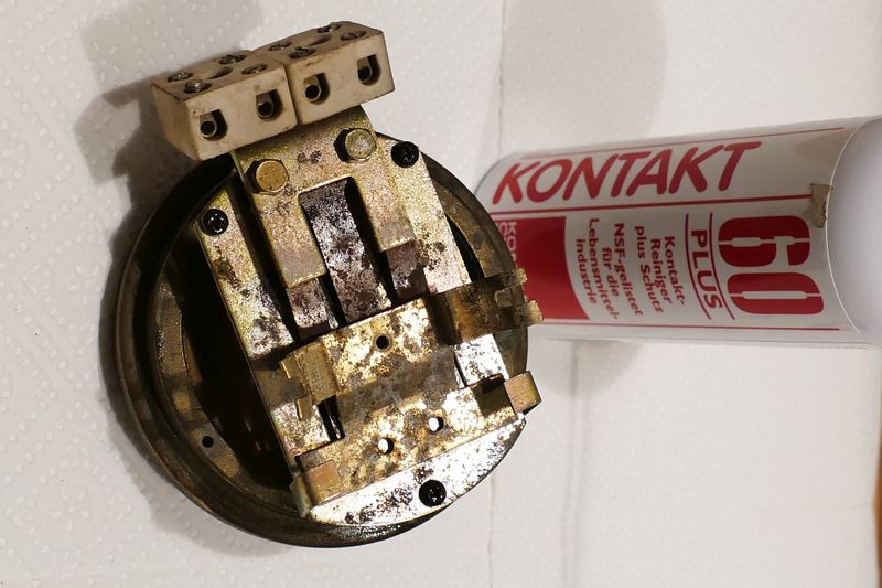 Datei:Quecksilber-Pressostat mit Kontaktspay behandelt.jpg
