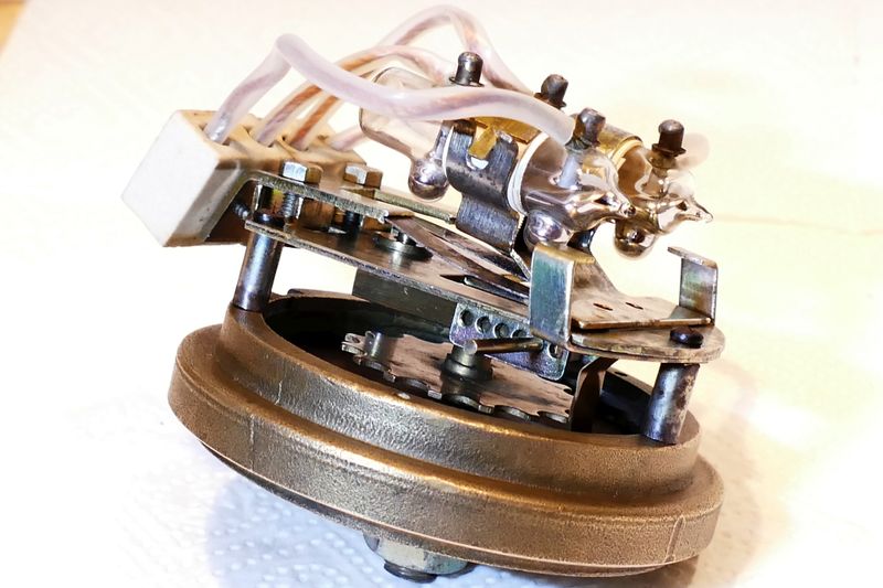 Datei:Quecksilber-Pressostat offen 3.jpg